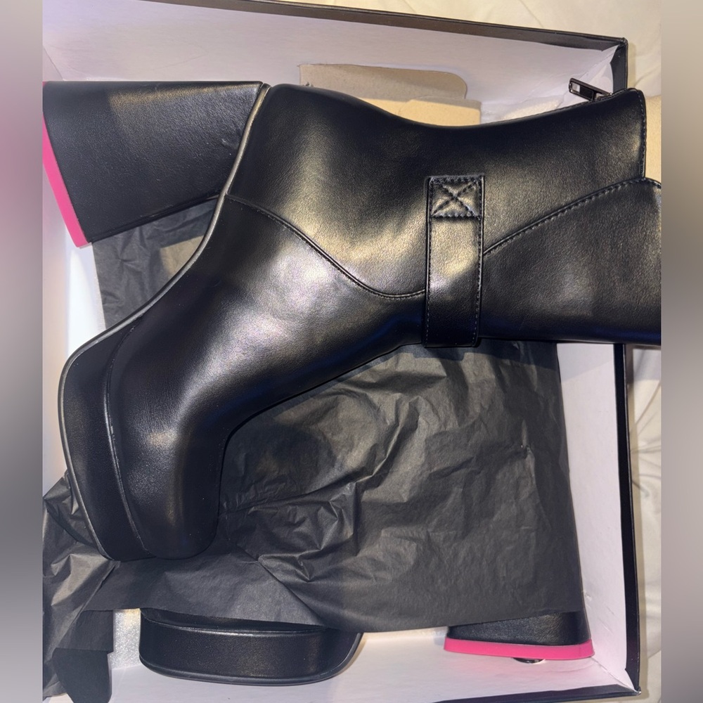 Stylish Black and Pink Women's Ankle Boots